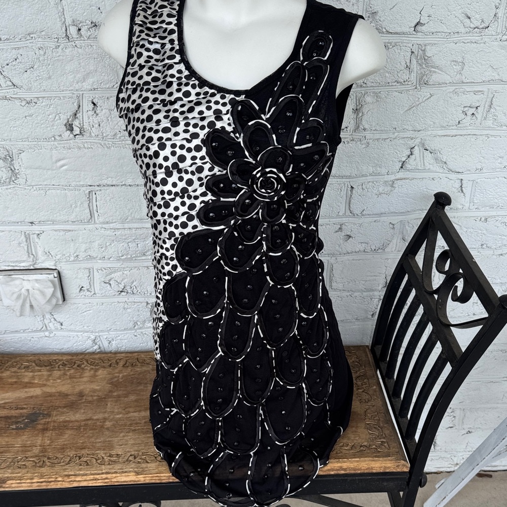 Lily & Taylor flower Sleeveless Black and White Beaded Peplum Dress
